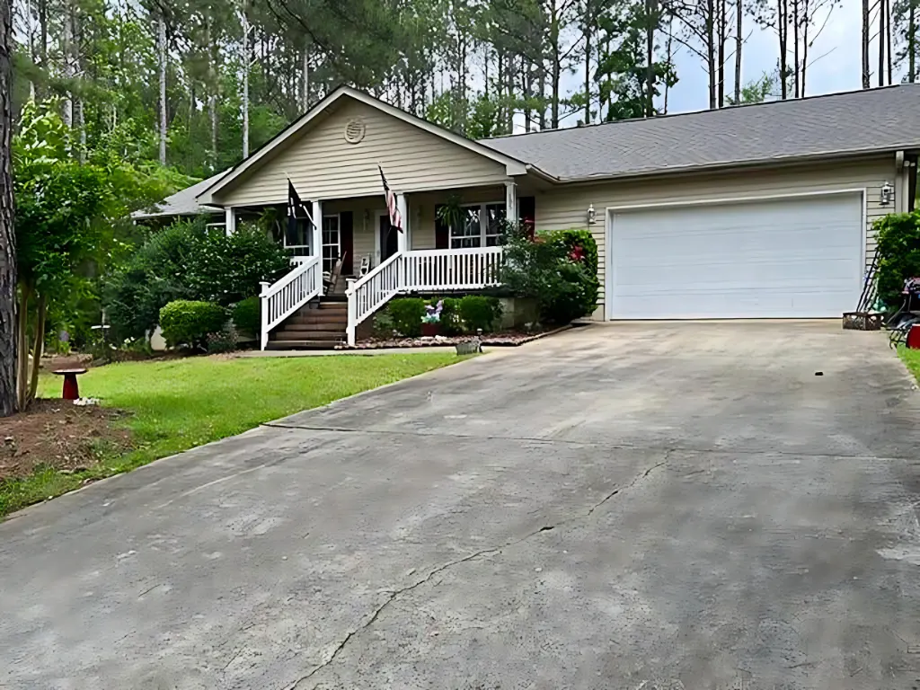 Agency listing photograph 2 of 105 Arbor Lane