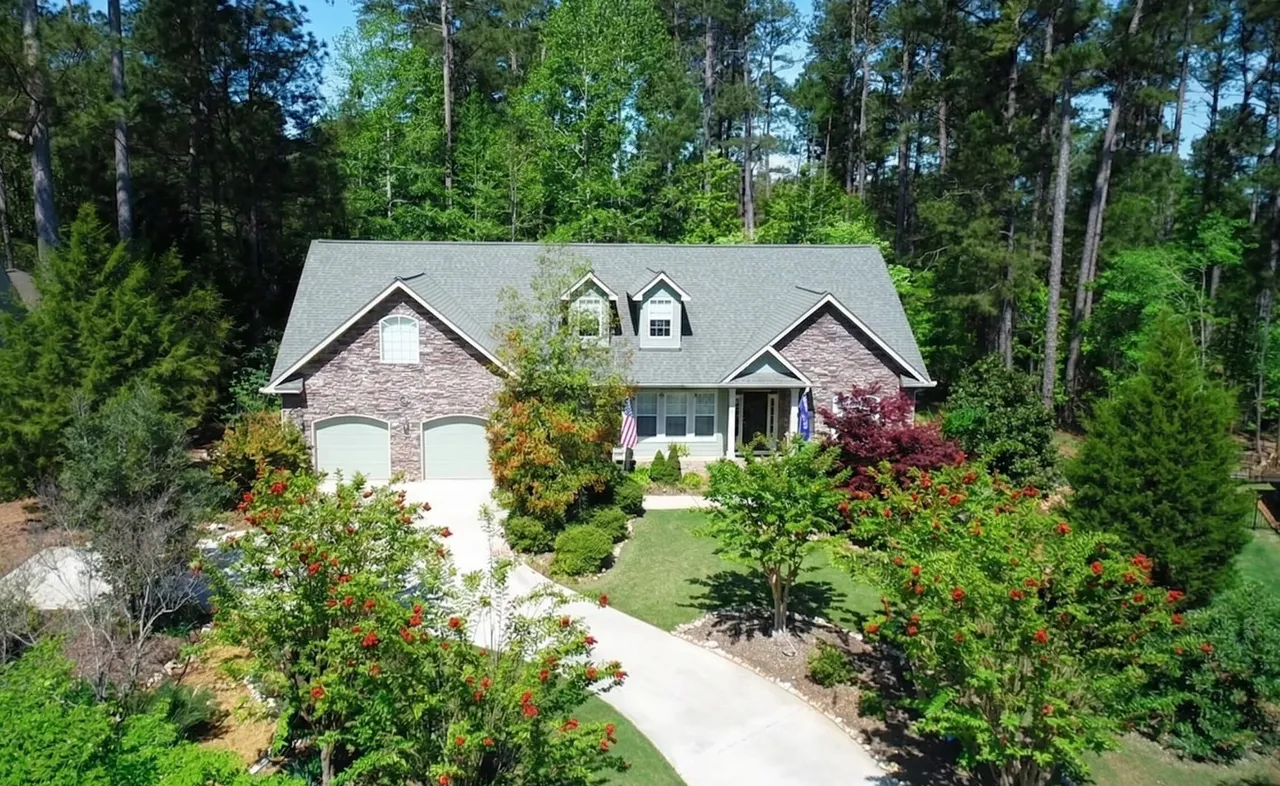 Agency listing photograph of 174 Tara Drive