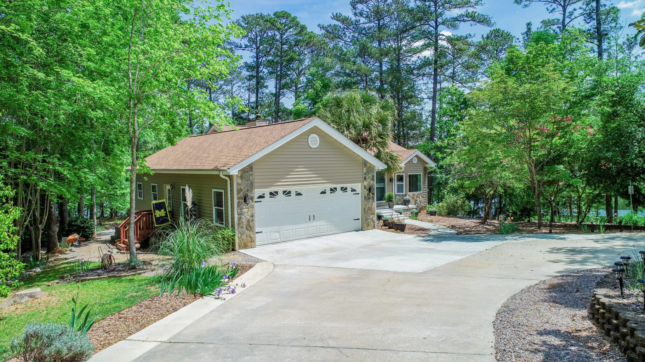 Agency listing photograph of 621 Heritage Cove