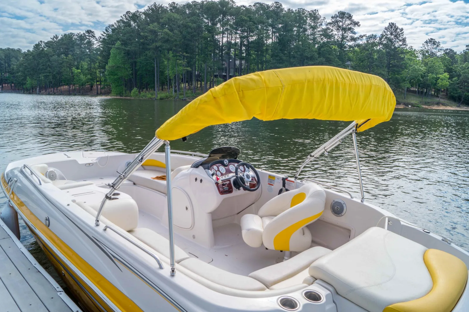 A deck boat underway near Savannah Lakes Marina
