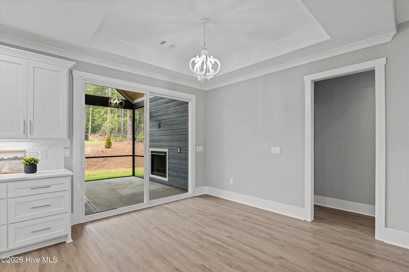 Listing photograph 6 of 122 Terrace Circle