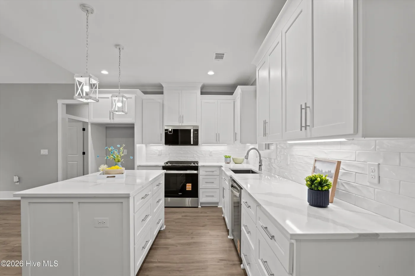 Listing photograph 8 of 122 Terrace Circle
