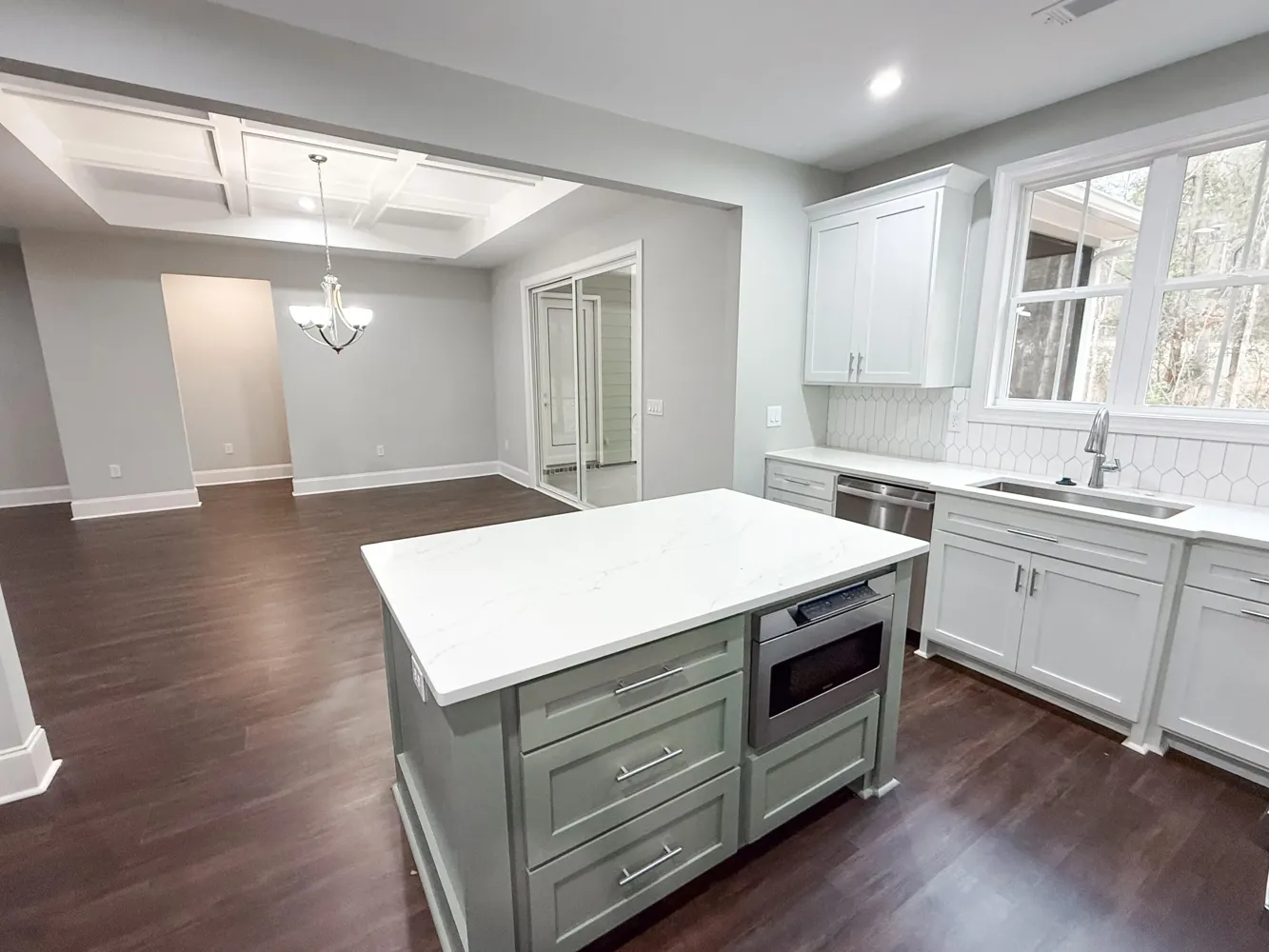 Listing photograph 6 of 216 Brassie Drive