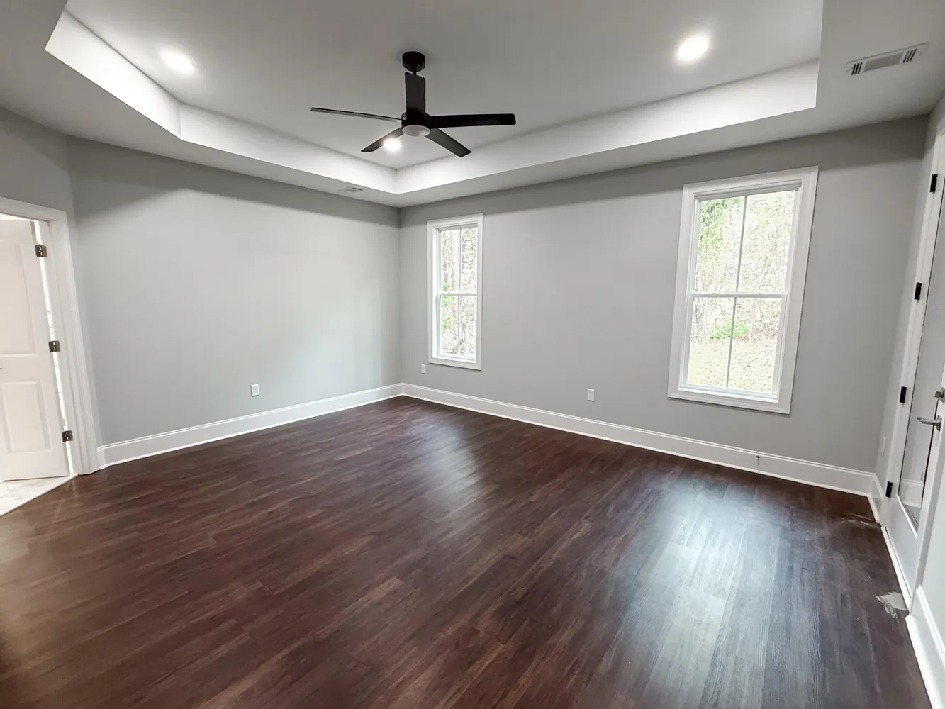 Listing photograph 7 of 216 Brassie Drive