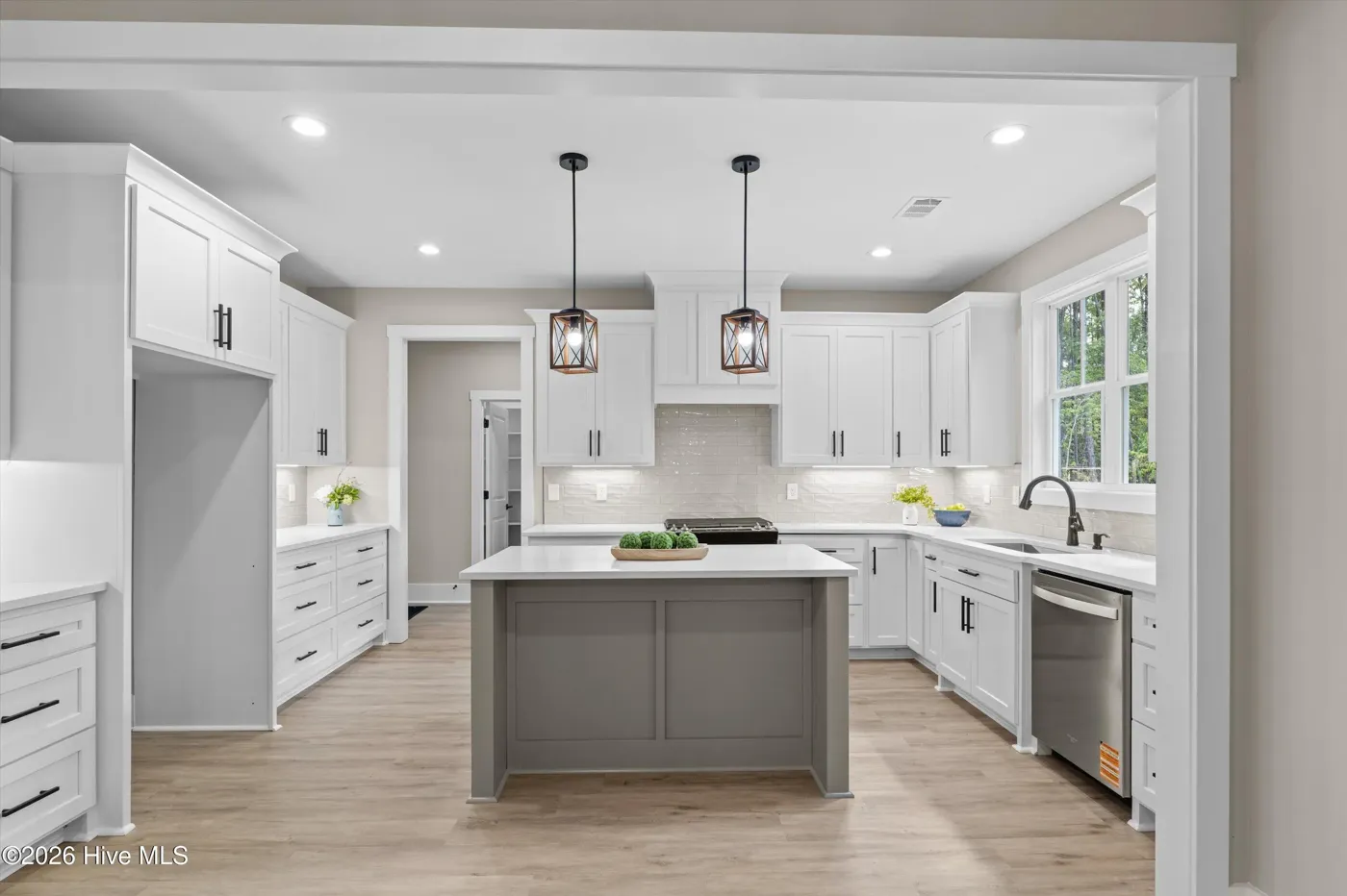 Listing photograph 8 of 306 Clipper Trace
