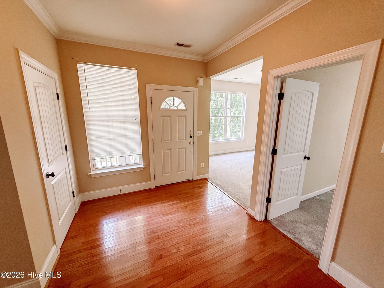 Listing photograph 2 of 165 Rhett Drive