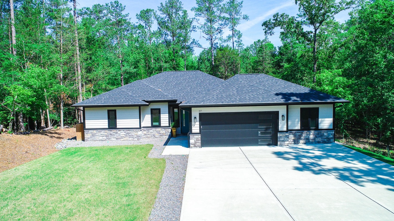 Listing photograph of 217 Cove Point Lane