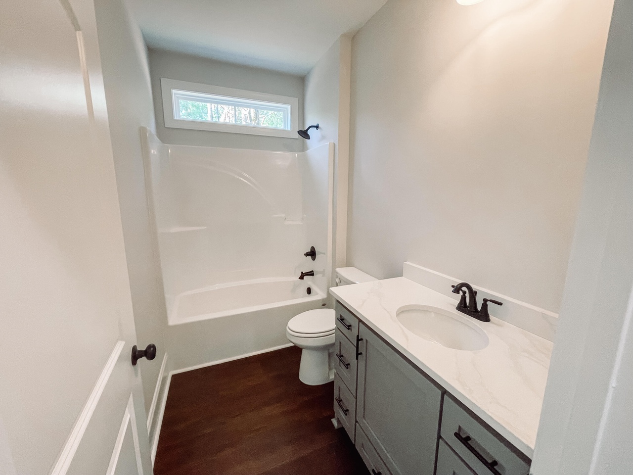 Listing photograph 15 of 309 Wellington Court