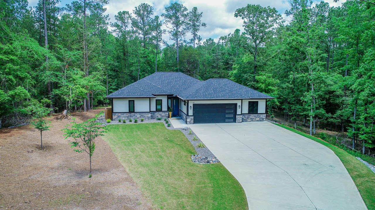 Listing photograph 2 of 217 Cove Point Lane