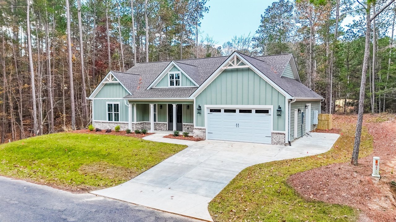 Listing photograph 2 of 216 Brassie Drive