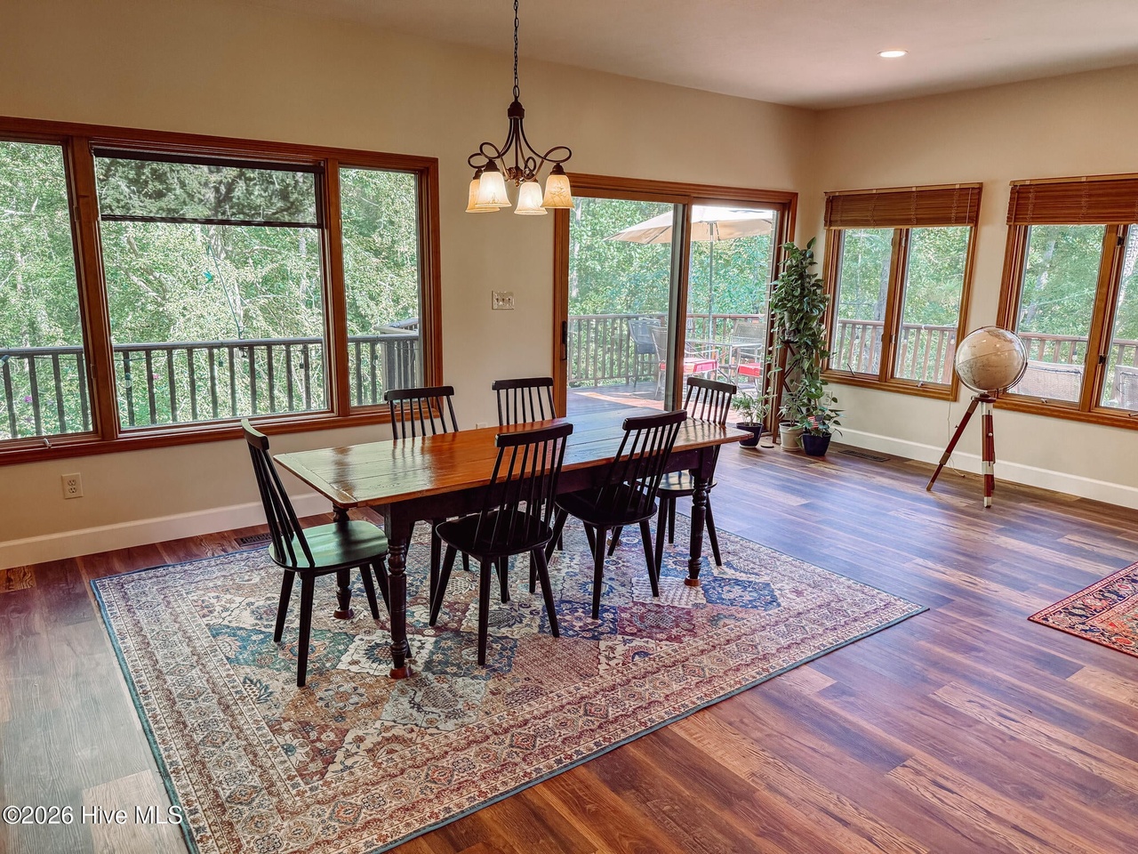 Listing photograph 18 of 310 Divot Court