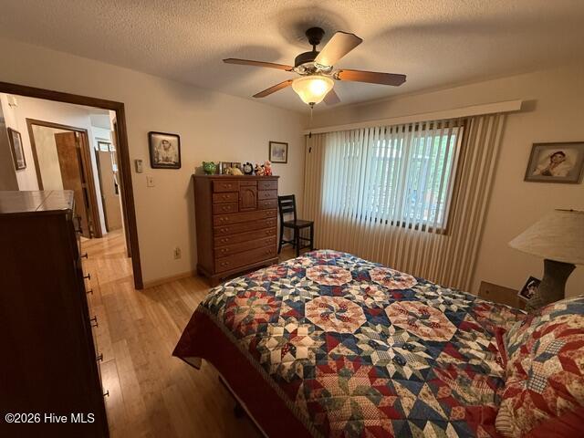 Listing photograph 5 of 128 Royal Pine Lane