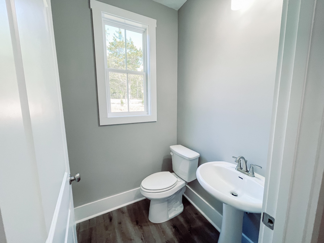 Listing photograph 15 of 307 Wellington Ct