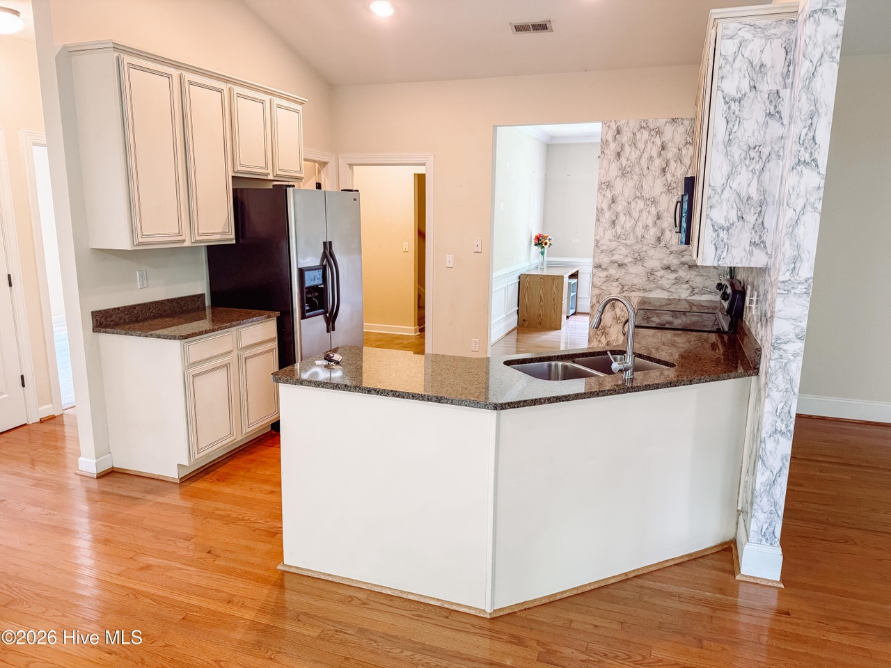 Listing photograph 9 of 165 Rhett Drive