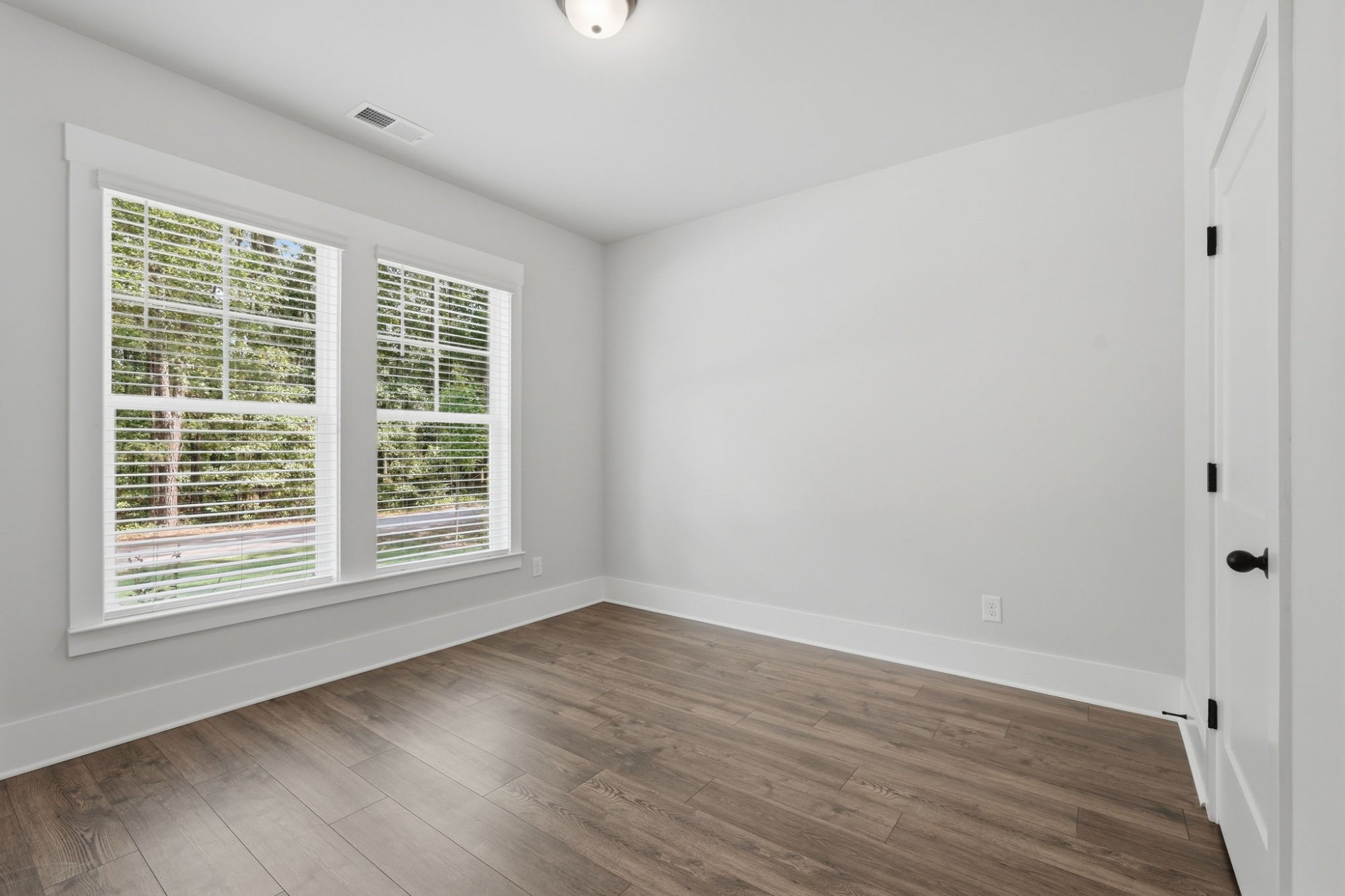 Listing photograph 35 of 248 Fairway Drive