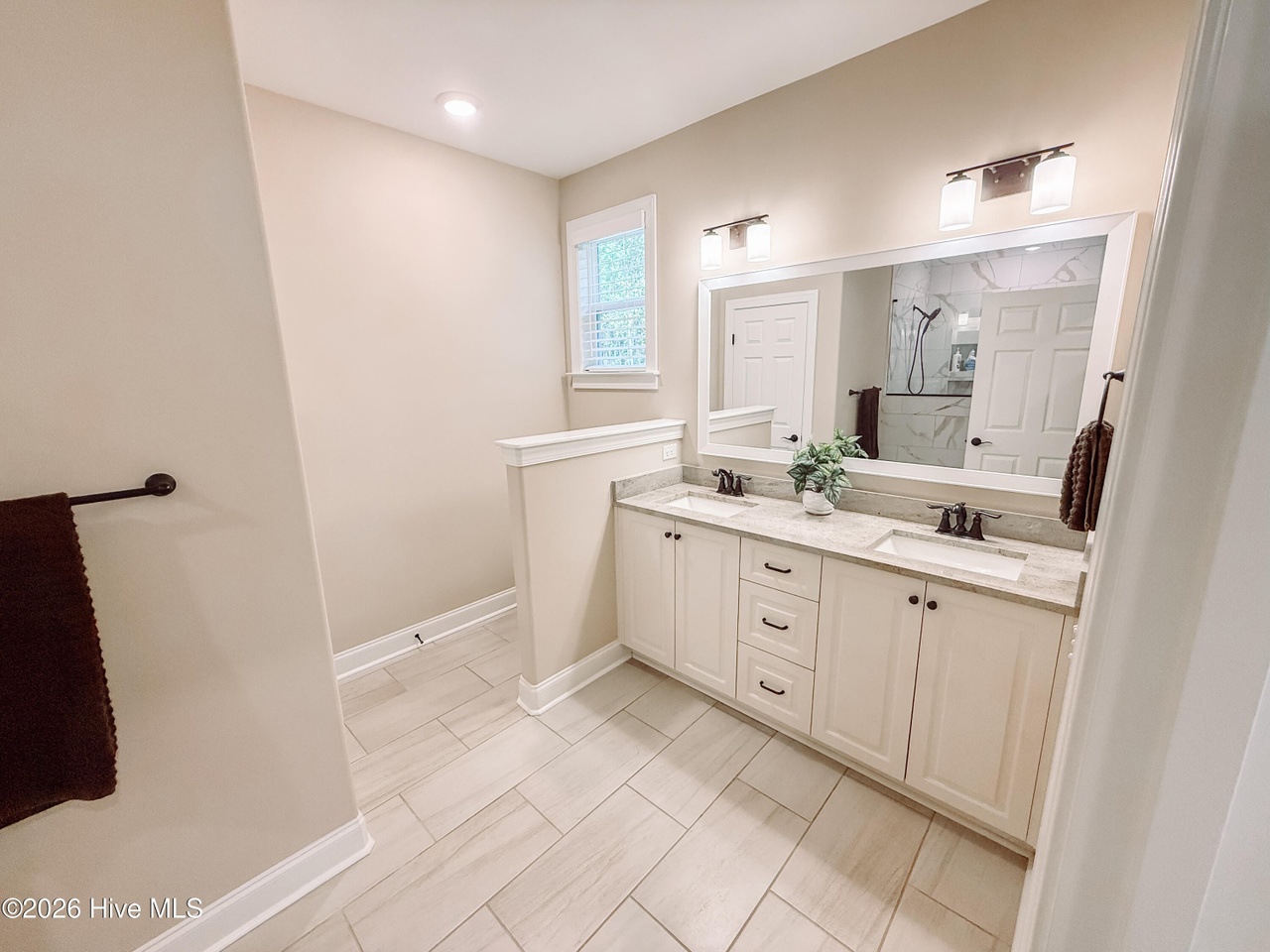 Listing photograph 25 of 104 Rivanna Lane