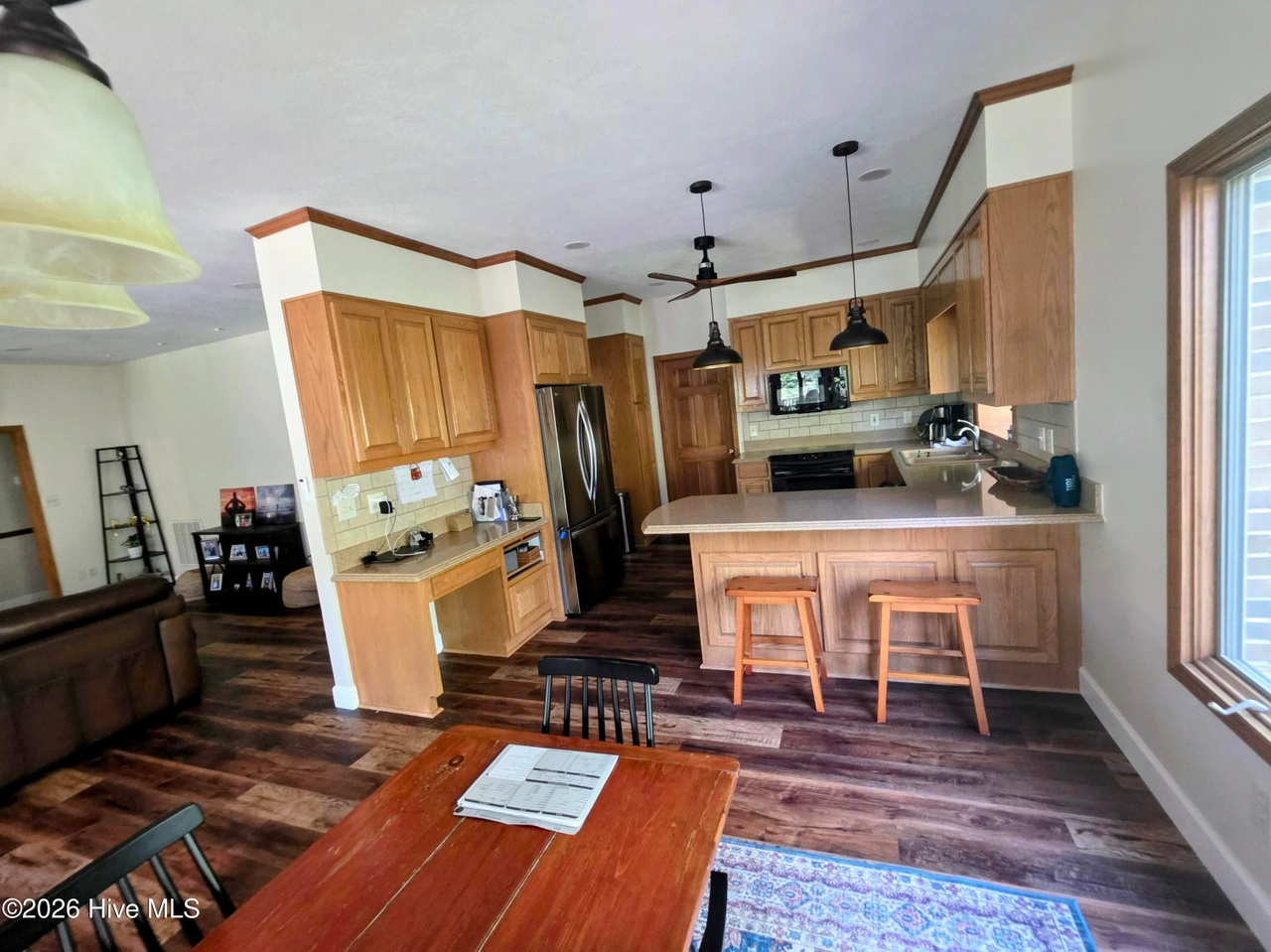 Listing photograph 16 of 310 Divot Court