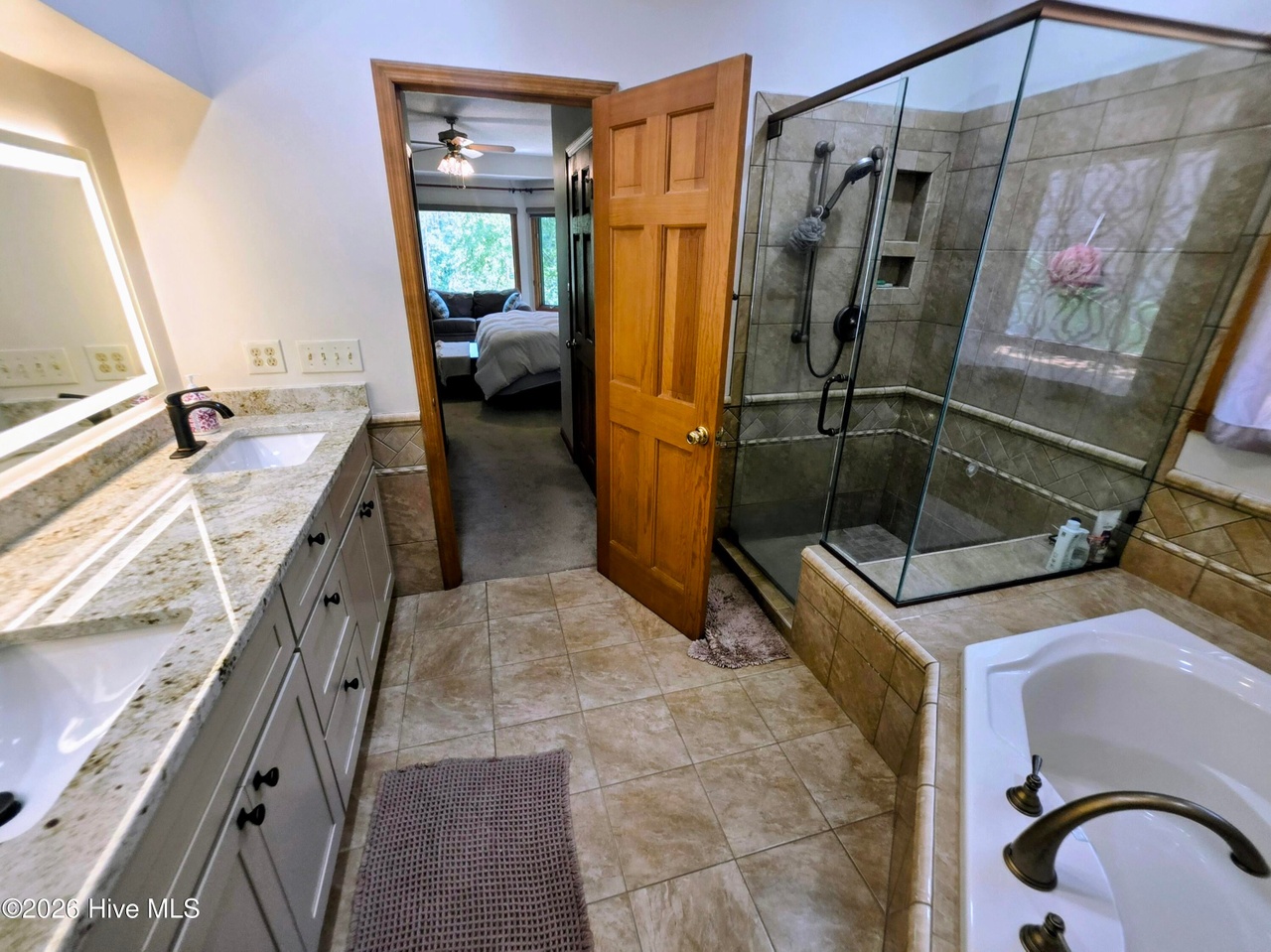 Listing photograph 23 of 310 Divot Court