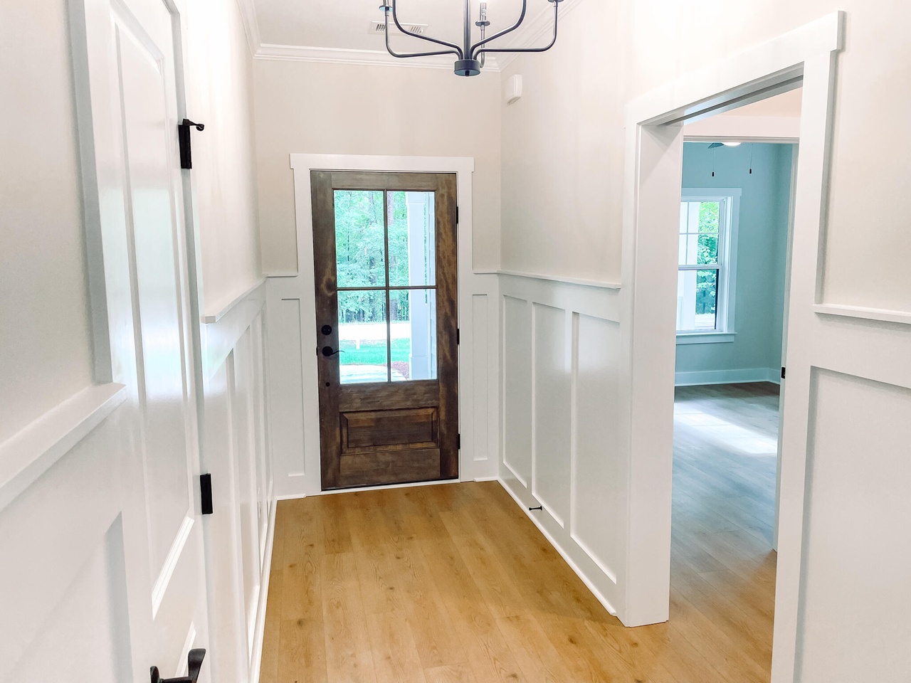 Listing photograph 2 of 114 Rhett Drive