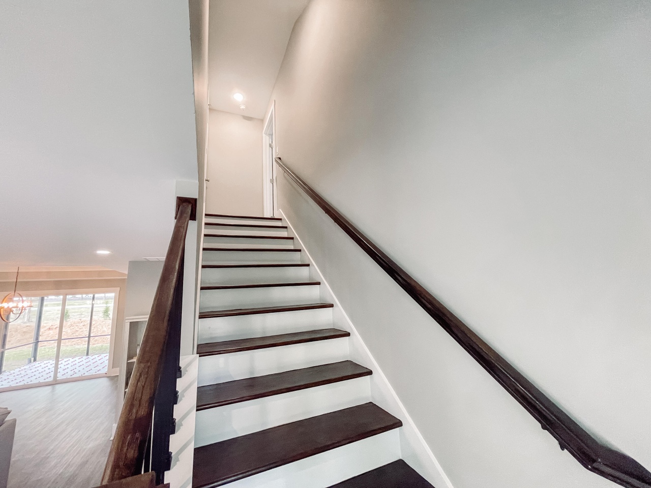 Listing photograph 16 of 307 Wellington Ct