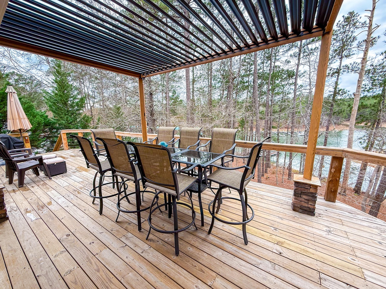 Listing photograph 23 of 307 Superior Cove