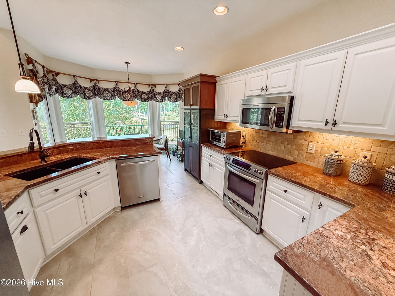 Listing photograph 9 of 117 Kershaw Lane