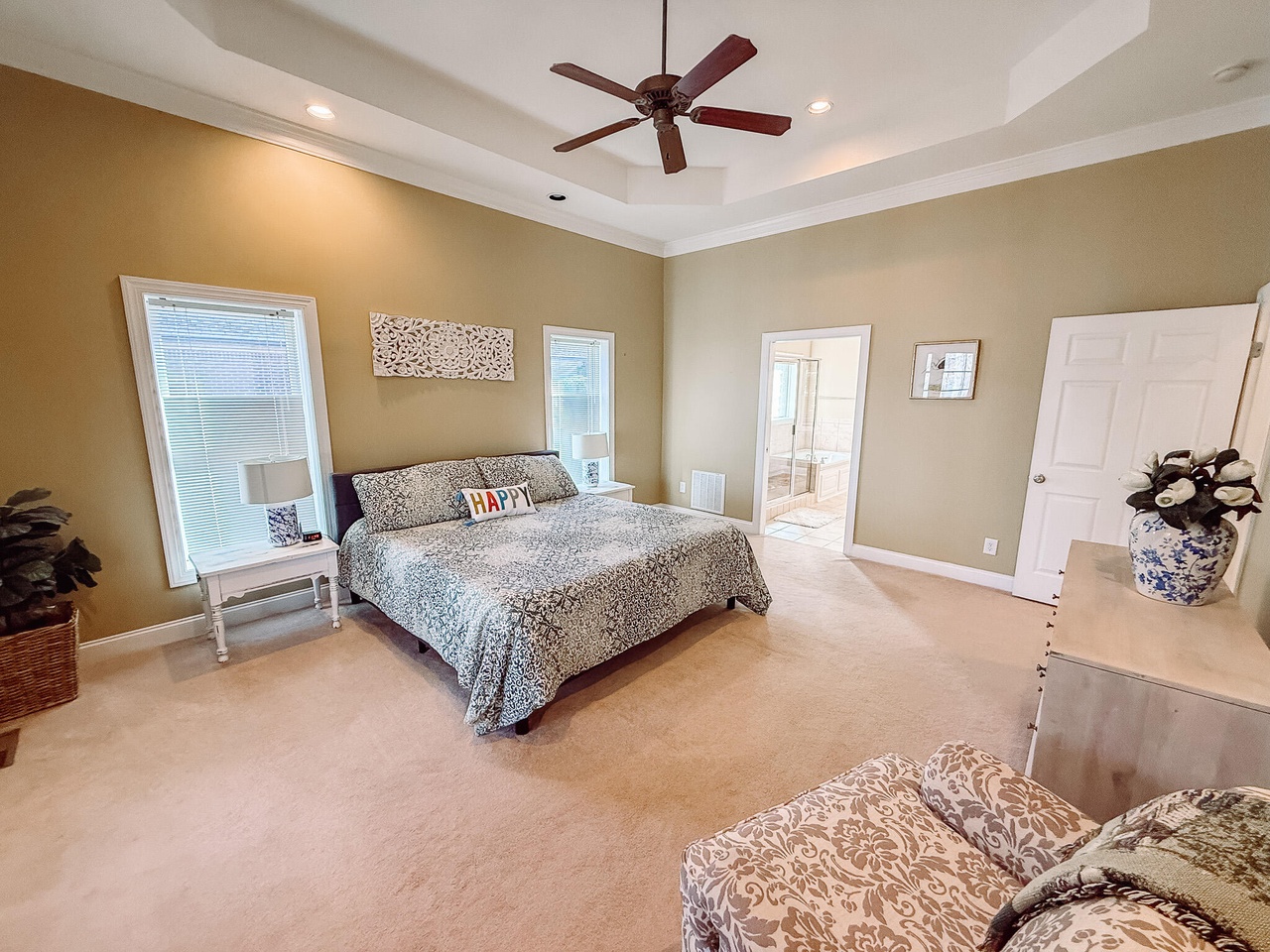 Listing photograph 15 of 148 Grandview Drive