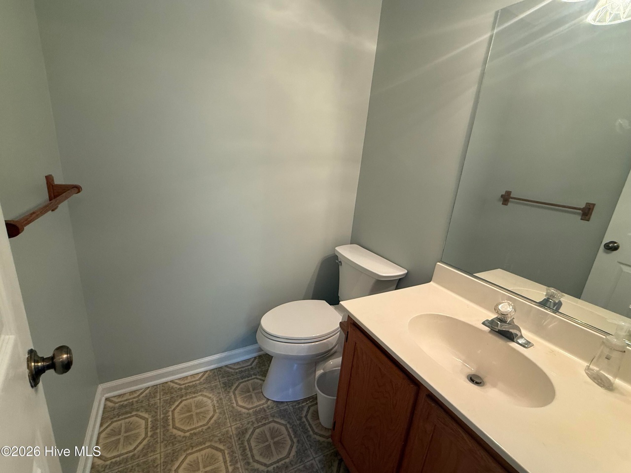 Listing photograph 16 of 212 Tara Drive