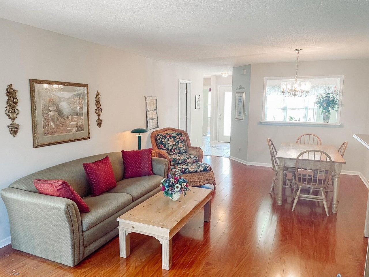 Listing photograph 8 of 317 Coastal Cove