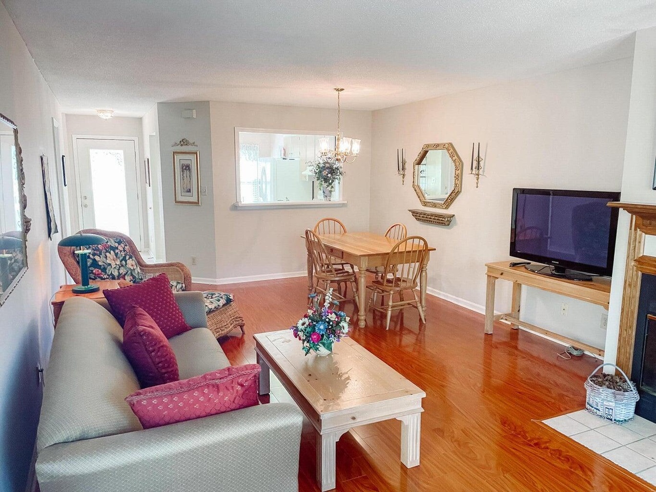 Listing photograph 9 of 317 Coastal Cove
