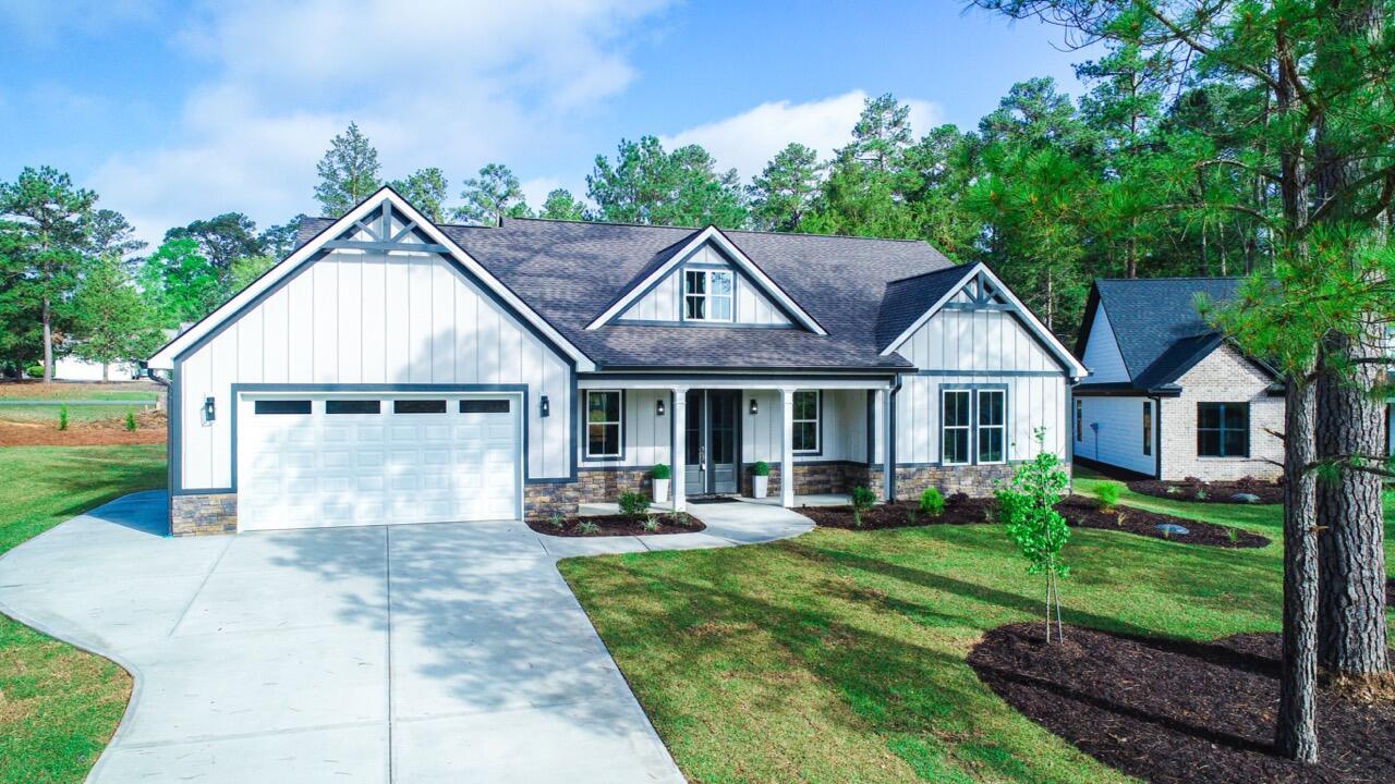 Listing photograph of 307 Wellington Ct