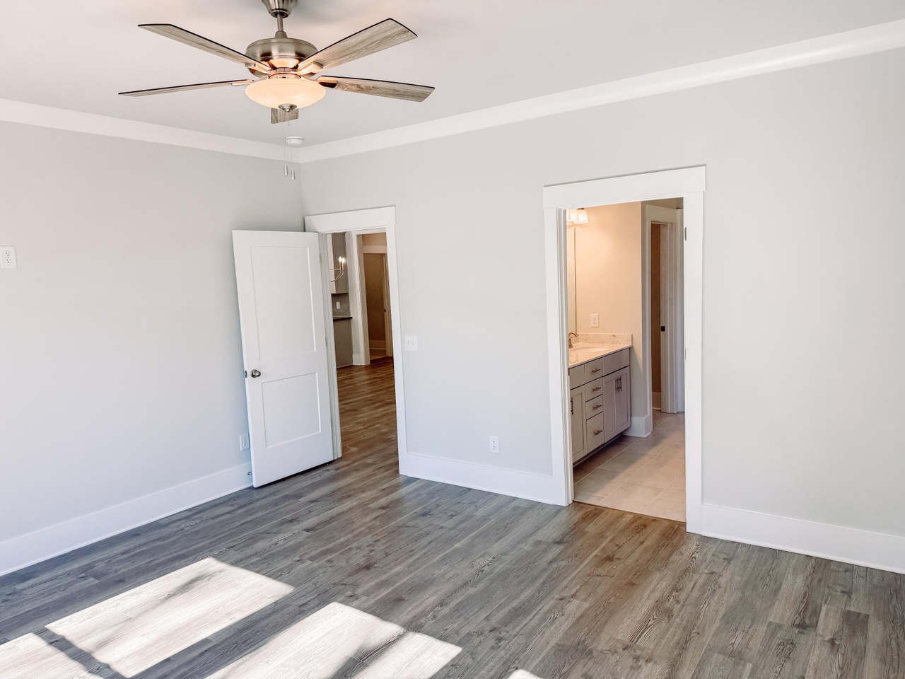 Listing photograph 12 of 123 Grandview Drive