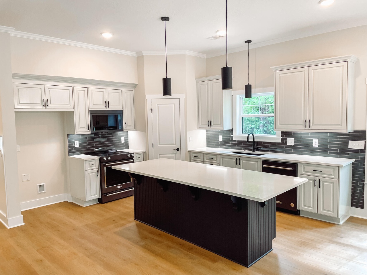 Listing photograph 6 of 114 Rhett Drive