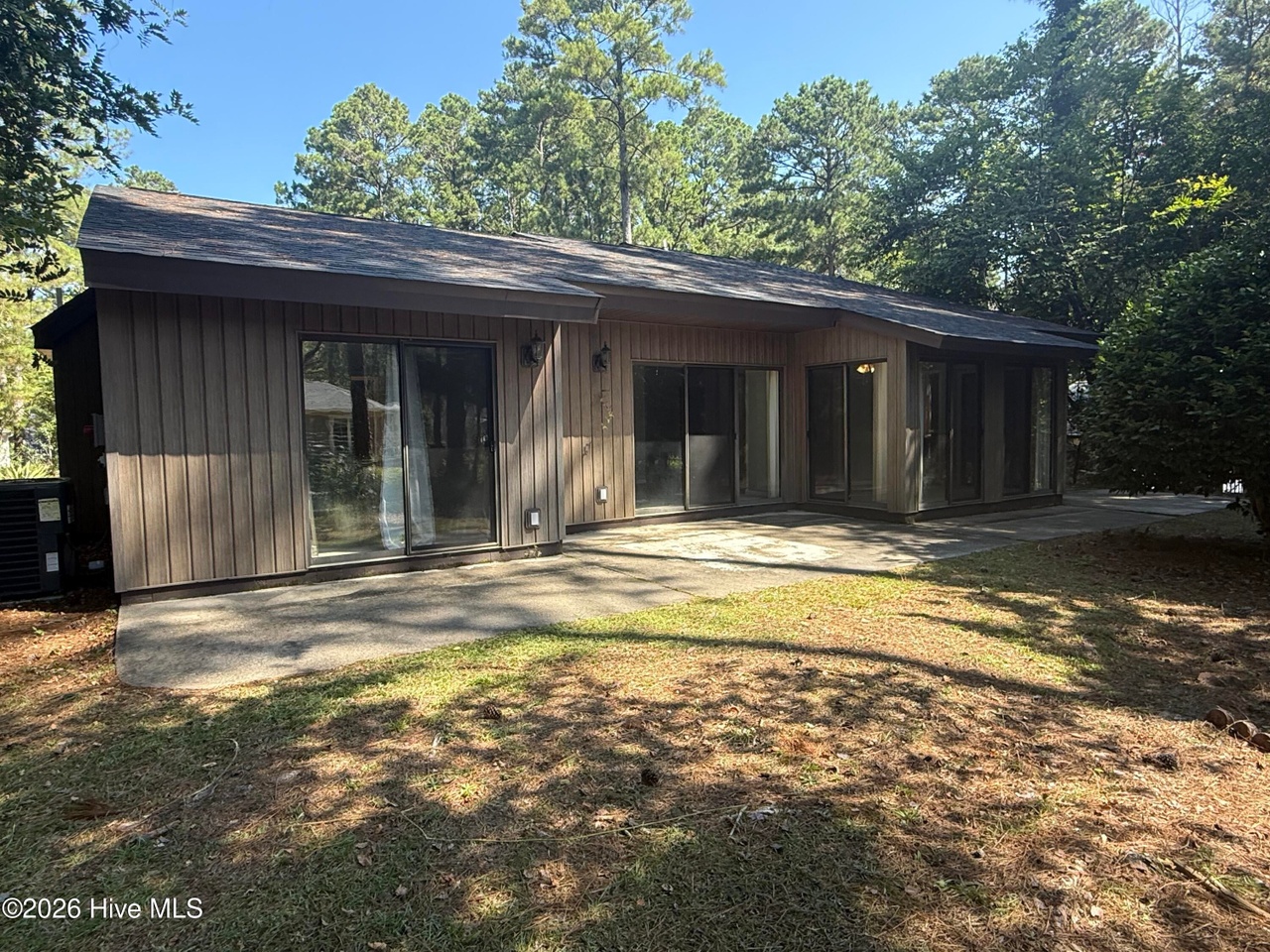 Listing photograph 19 of 212 Tara Drive