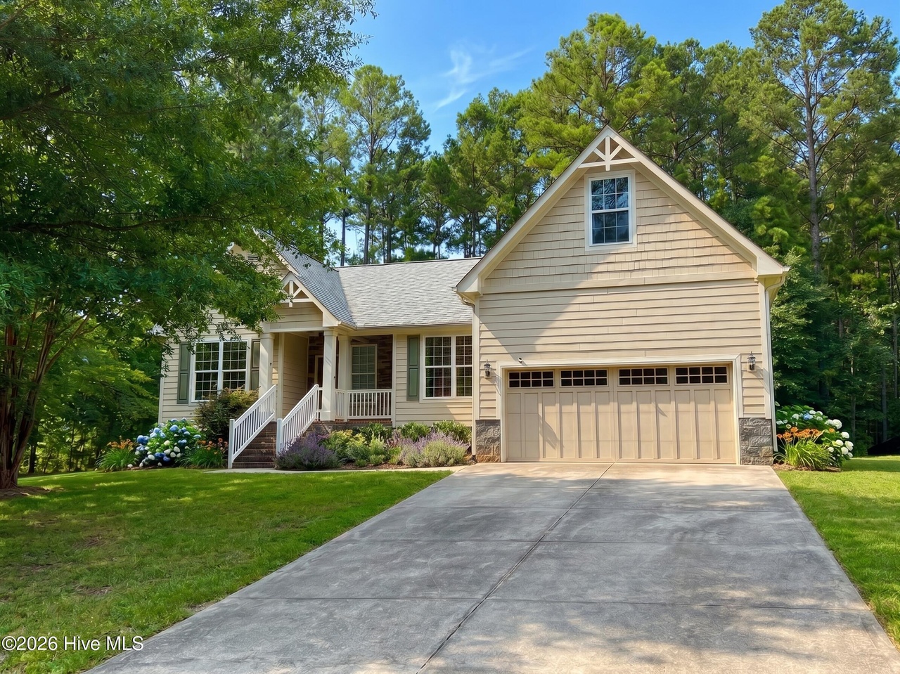Listing photograph of 165 Rhett Drive