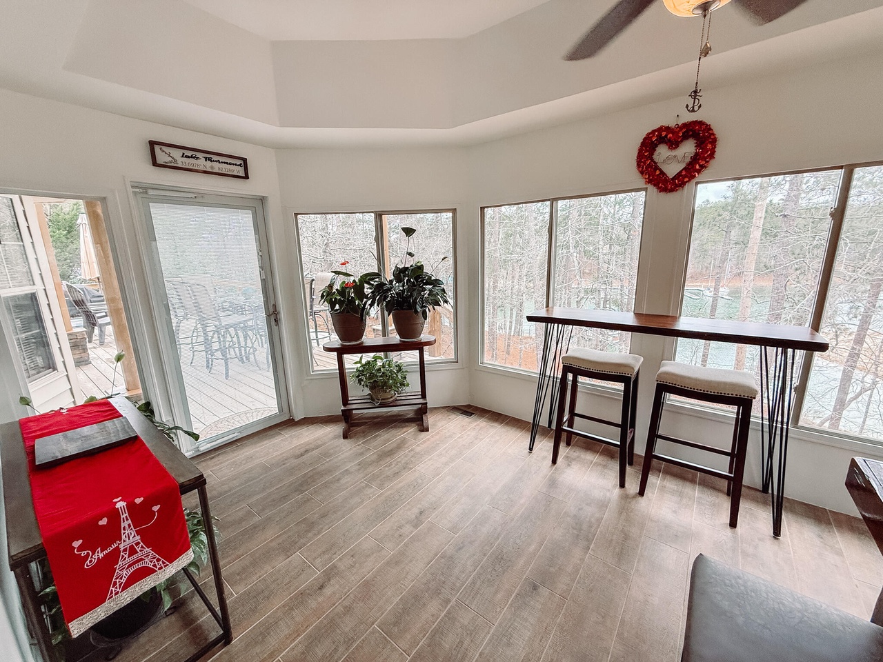 Listing photograph 15 of 307 Superior Cove