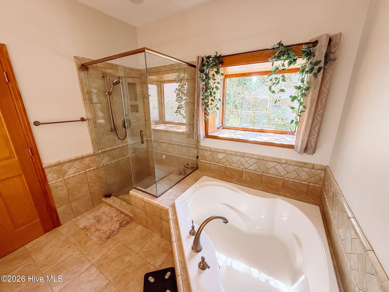Listing photograph 22 of 310 Divot Court