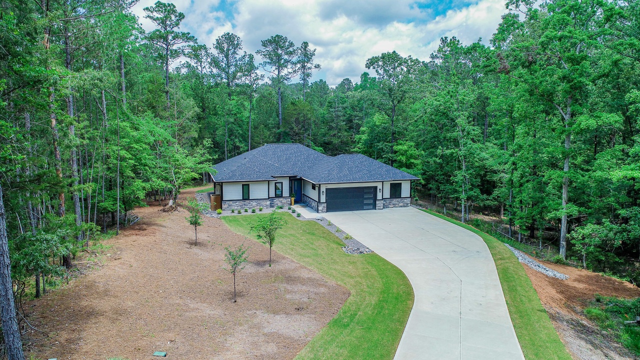 Listing photograph 4 of 217 Cove Point Lane