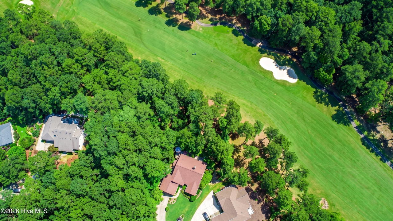 Listing photograph 3 of 310 Divot Court