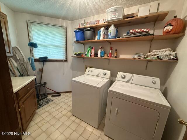 Listing photograph 7 of 128 Royal Pine Lane