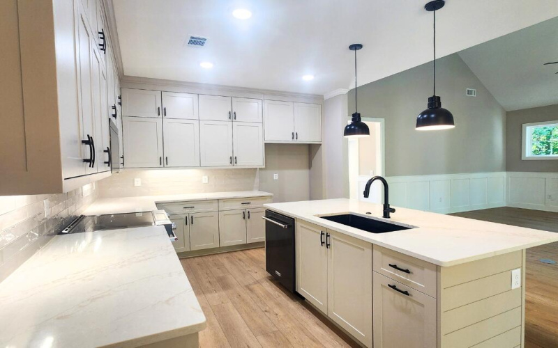 612 Heritage Cove Kitchen 2