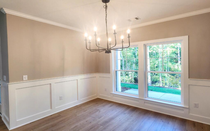 612 Heritage Cove Dining 1