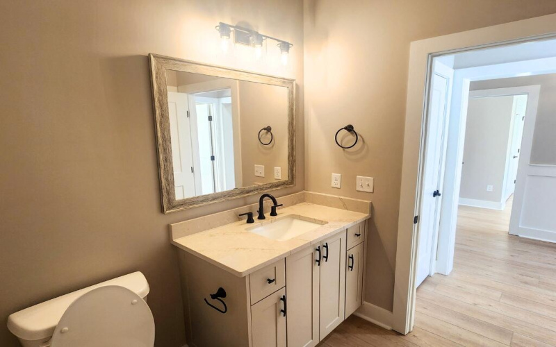 612 Heritage Cove Guest Bathroom 3