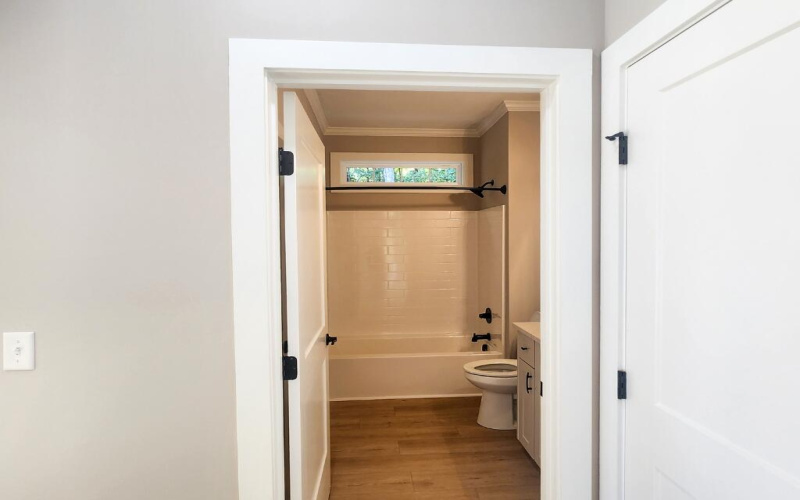 612 Heritage Cove Guest Bathroom