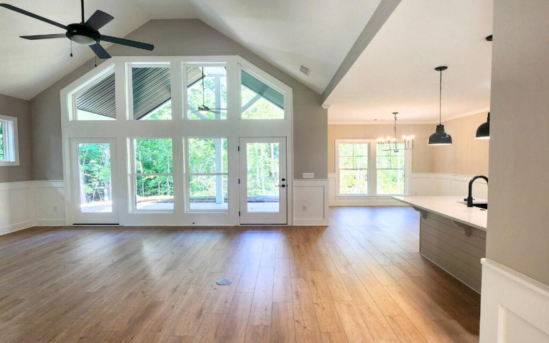 612 Heritage Cove Open Concept Entry