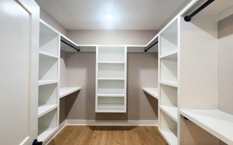 612 Heritage Cove Owner_s Closet 1